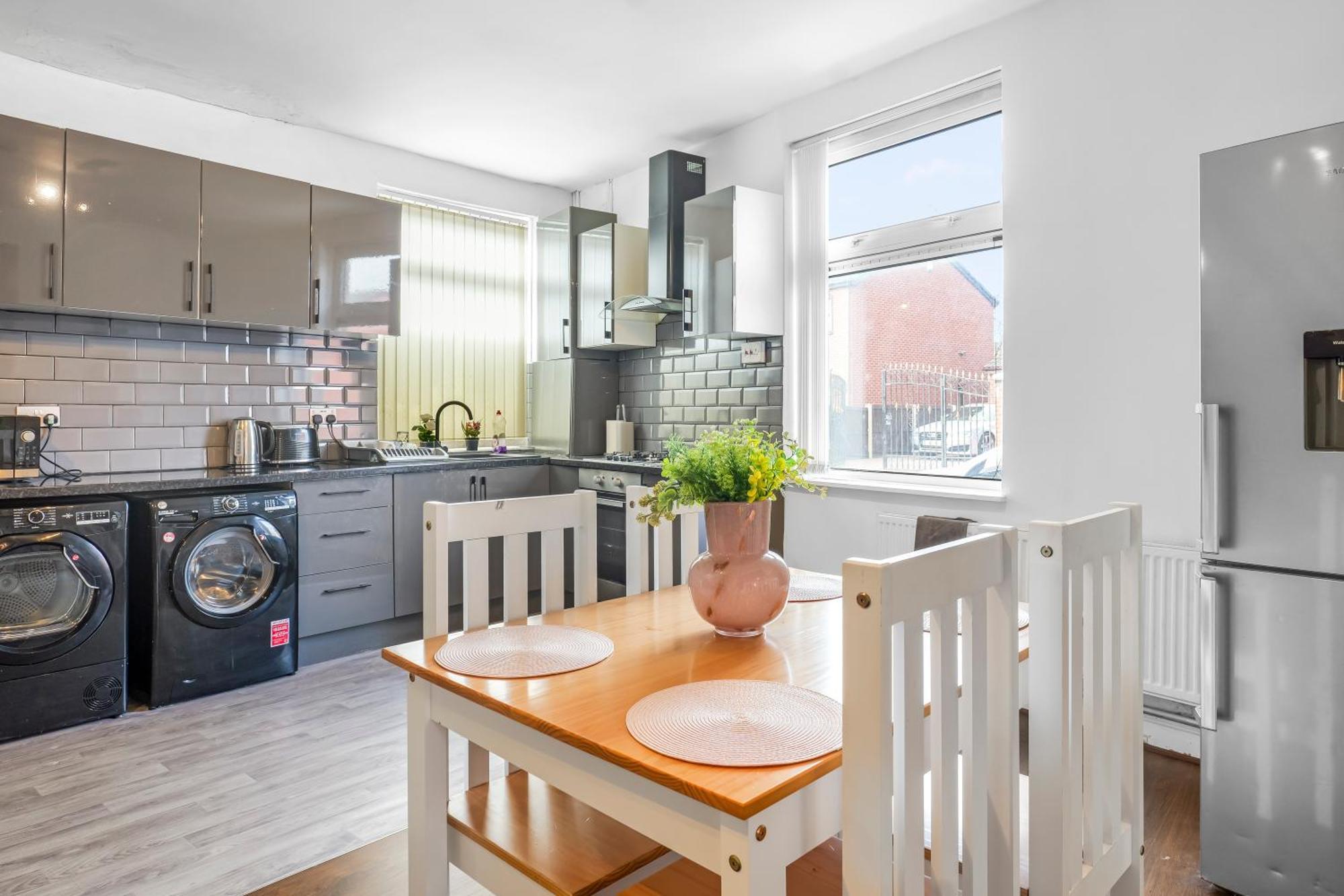 Rochdale 3 Bedroom House 2 Bath With Free Parking Sleeps 7 Exterior foto